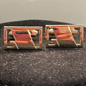 Vintage-1960s-Shields gold tone geometric space age bullet back cuff links